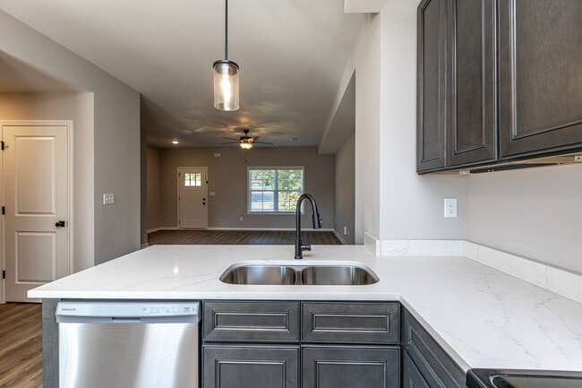 Building Photo - 506 S Main St