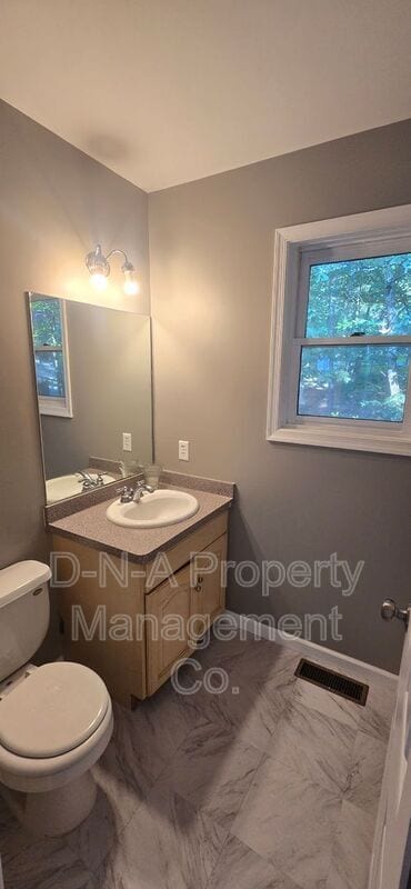 Building Photo - 412 Lakeside Dr