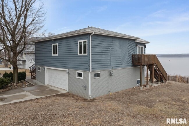 Building Photo - 15326 N River Beach Dr