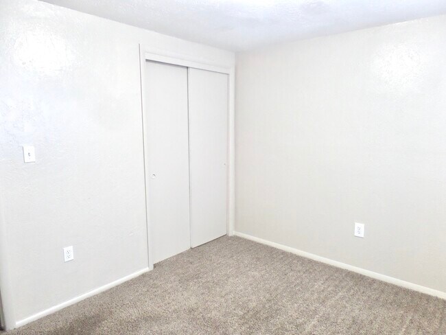 Building Photo - 2014 W 4700 S