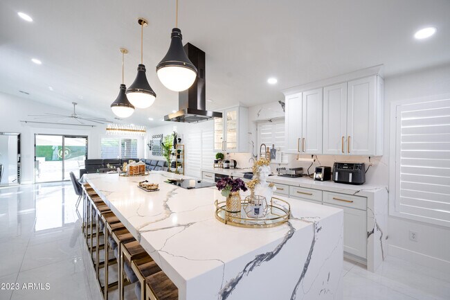 Building Photo - 2257 W Roy Rogers Rd