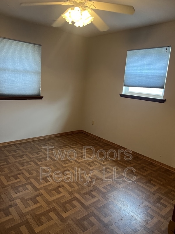 Building Photo - 425 S Dallas Ave