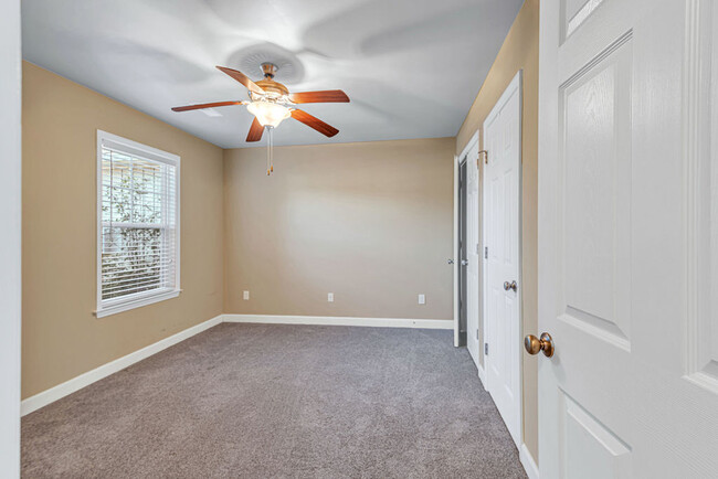 Building Photo - 168 Pine Hollow Rd