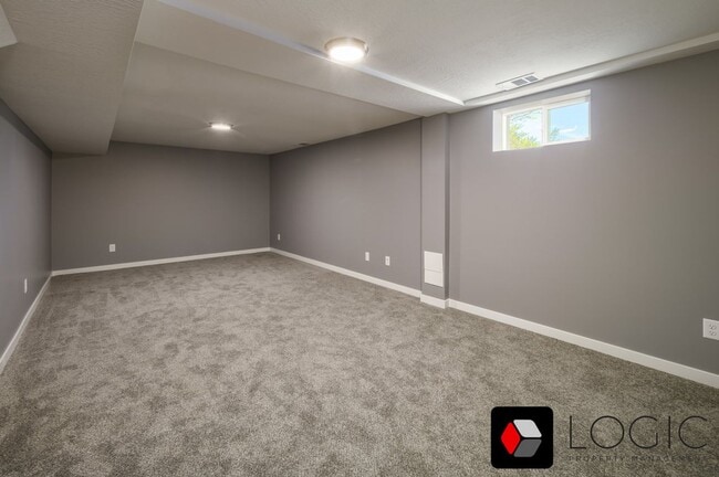Building Photo - 4050 Porter Ave