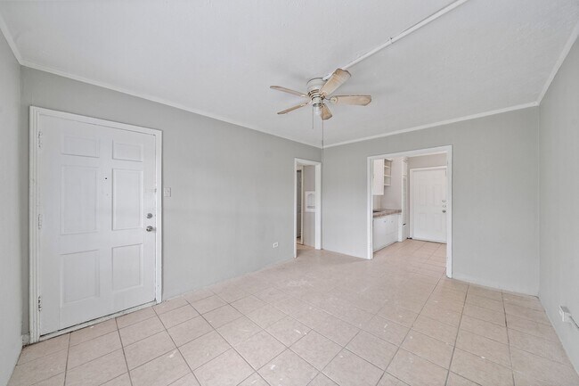 Building Photo - 818 3rd Ave N