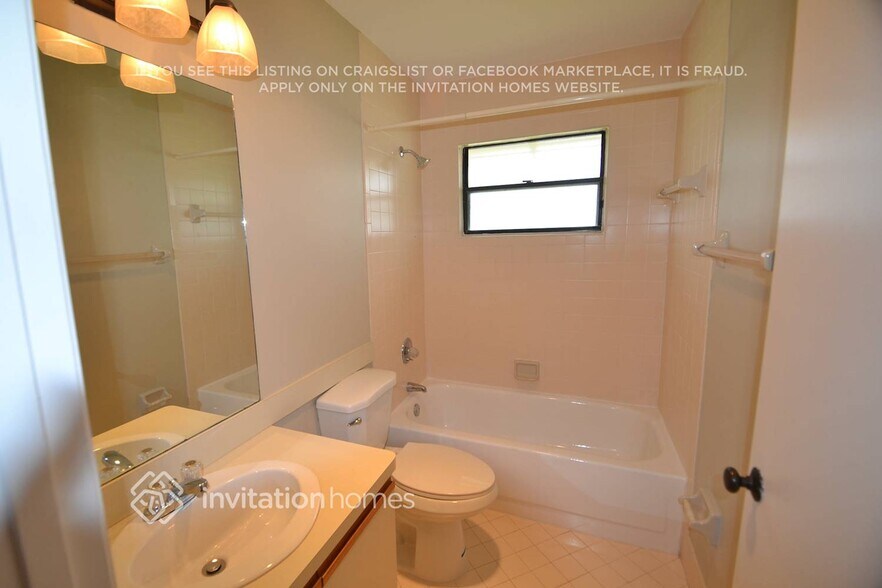 Building Photo - 301 SW 27th Ave