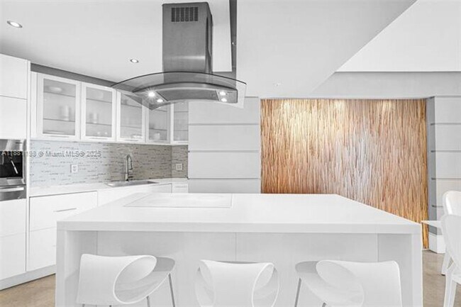 Building Photo - 16699 Collins Ave