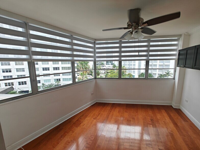 Building Photo - 825 Brickell Bay Dr