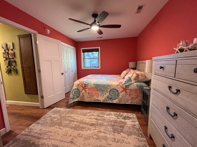 Building Photo - Furnished 2 Bedroom Duplex, Utilities Included, Available August 2026 Through May 2027!