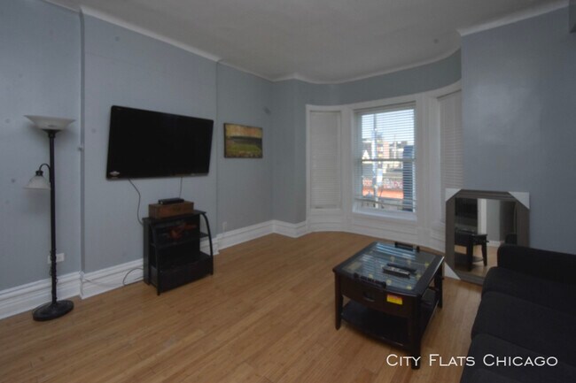 Building Photo - 950 W Addison St