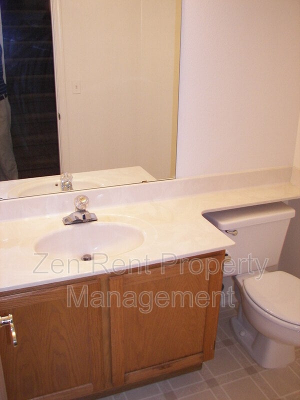 Building Photo - 1471 E Park Ave