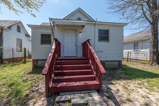 Building Photo - Updated 2 BD/ 2 BA home in Harrisburg avai...