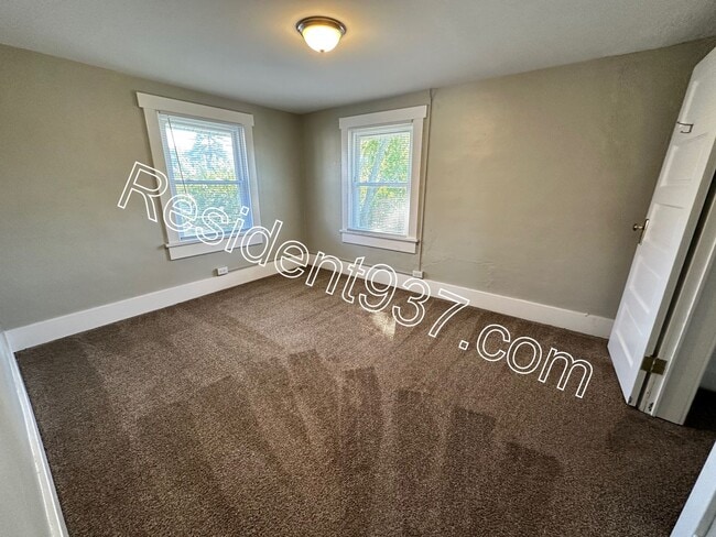 Building Photo - Cozy 3 Bed 1.5 bath