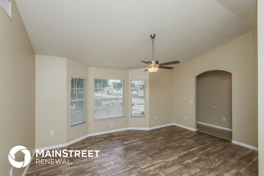 Building Photo - 874 Altona St NW