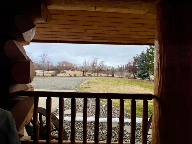 Building Photo - Enchanting Log Home for Lease