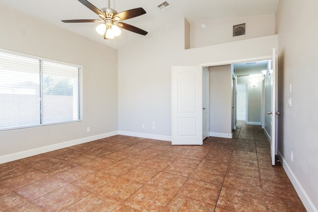 Building Photo - 3320 W Glass Ln