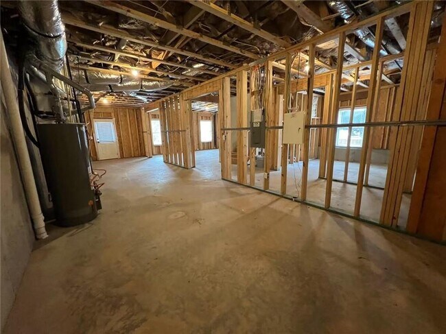 Building Photo - 5950 Meyers Pk