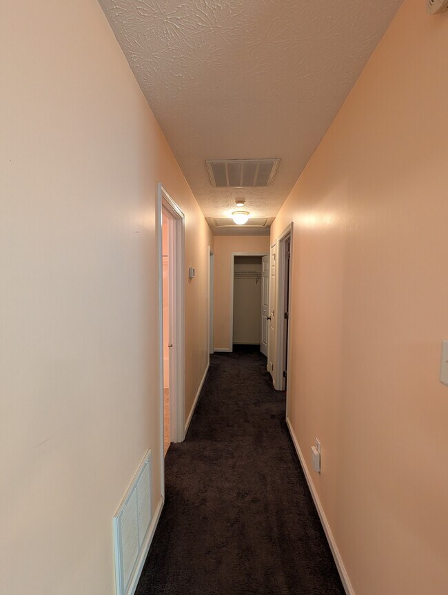 Building Photo - 693 Trails Ln