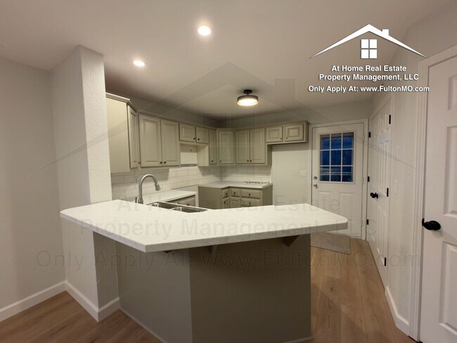 Building Photo - 1011-1013 Greystone Court