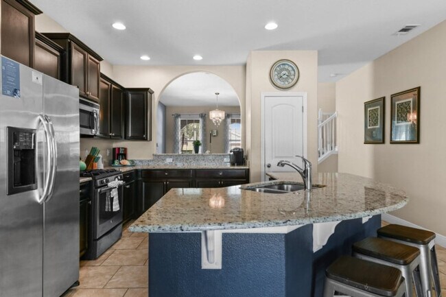 Building Photo - 4425 Acorn Ct