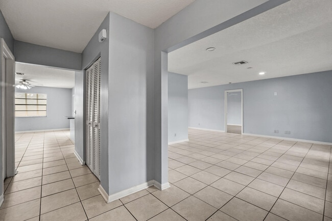 Building Photo - 4128 Chestnut Ave