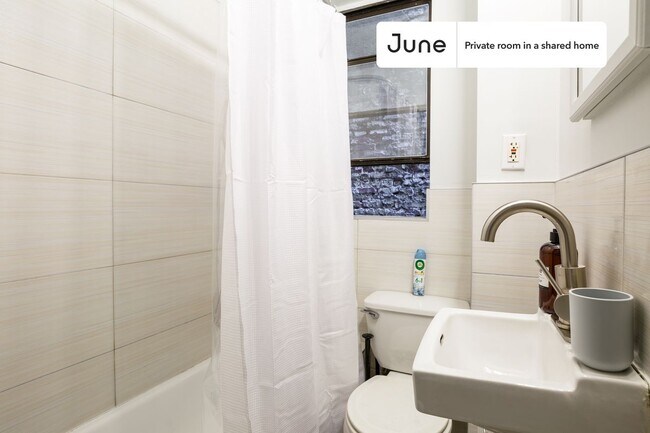 Building Photo - Room in Shared 3 bed/1 bath home