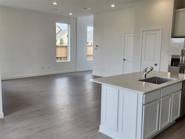 Building Photo - 5827 Linda Cv Ln