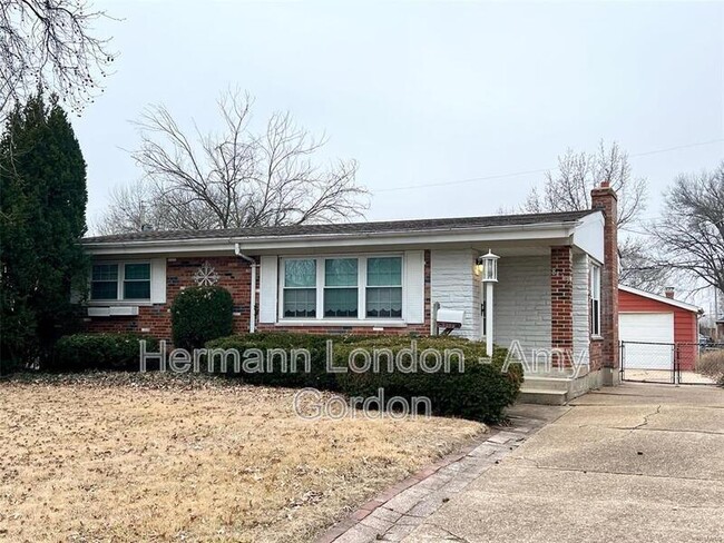 Building Photo - 8113 Parkwood Dr