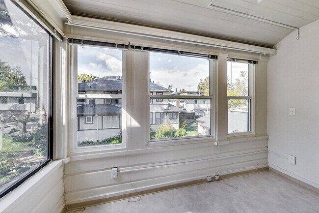 Building Photo - 159 Emerson St