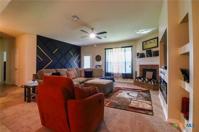 Building Photo - 802 Valentino Dr