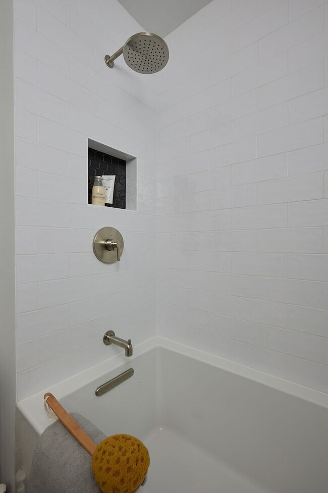 Building Photo - Historic Rowhouse in Central DC (Dupont) w...