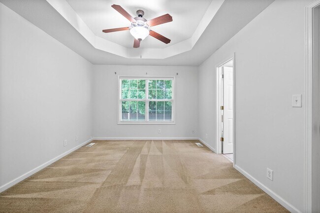 Building Photo - Pet Friendly Three Bedroom with Bonus!