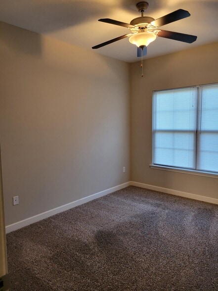 Building Photo - 2616 Fieldstone Dr