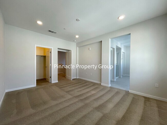 Building Photo - 1073 Foxglove Pl