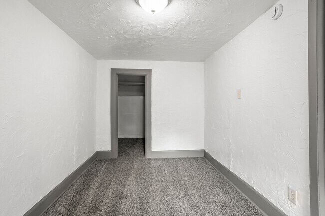 Building Photo - 1400 Knapp St