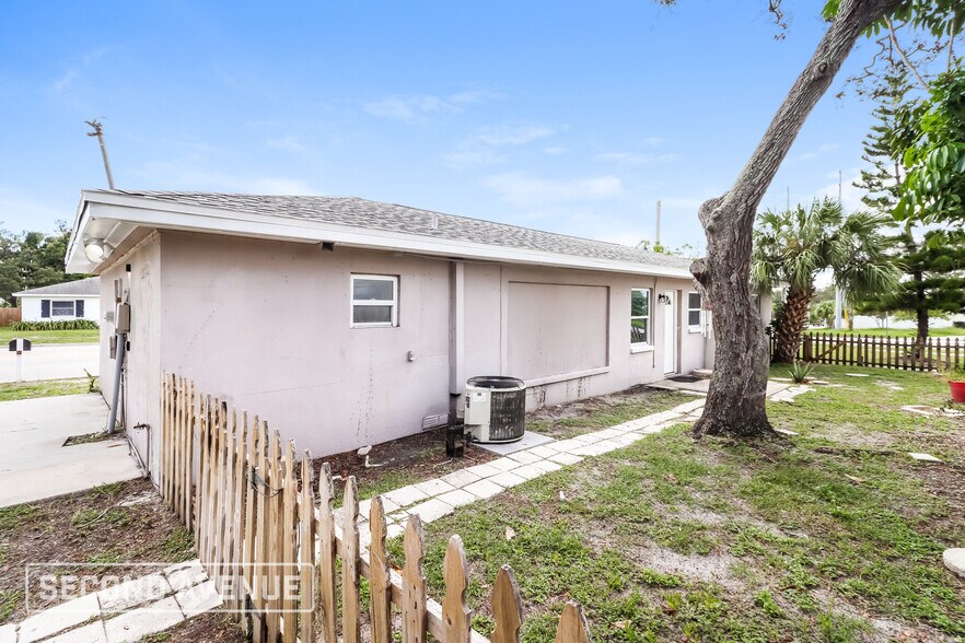 Building Photo - 712 S Highland Ave