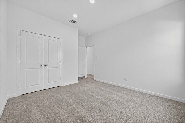 Building Photo - 27423 Sunterra Village Dr