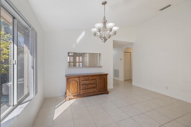 Building Photo - 3800 Woodfield Dr