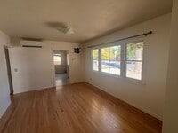 Building Photo - 533-535gst