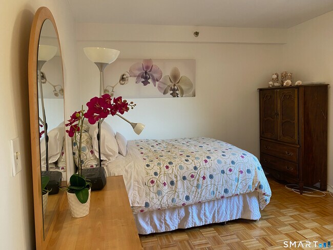 Building Photo - 143 Hoyt St