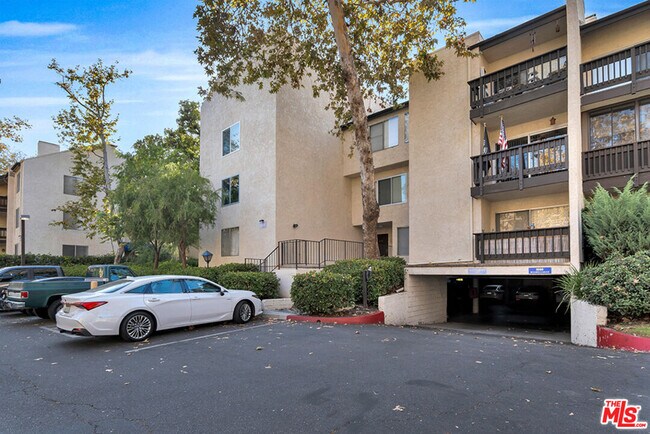 Building Photo - 8106 Summertime Ln