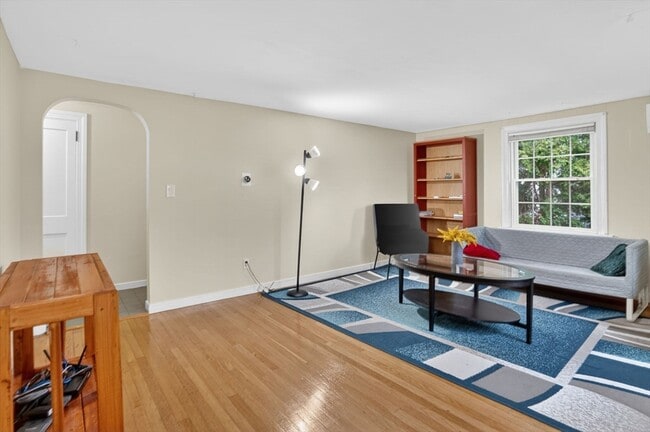 Building Photo - 13 Pleasant St