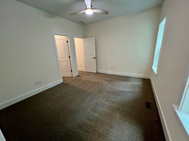Building Photo - 2429 Vetrina Wy
