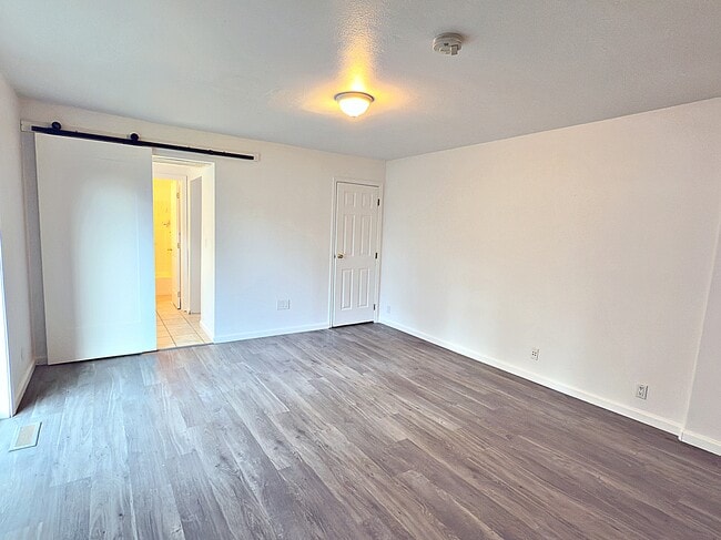 Building Photo - 6731 SE Fern Ave