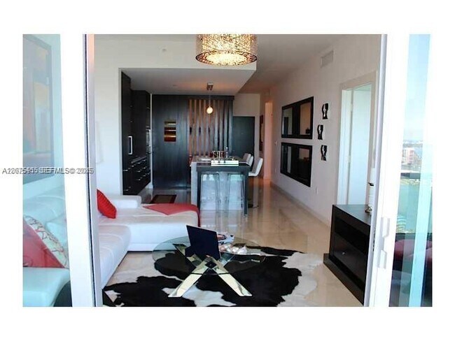 Building Photo - 900 Biscayne Blvd