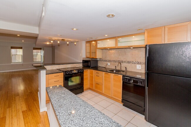 Building Photo - 40 E 9th St