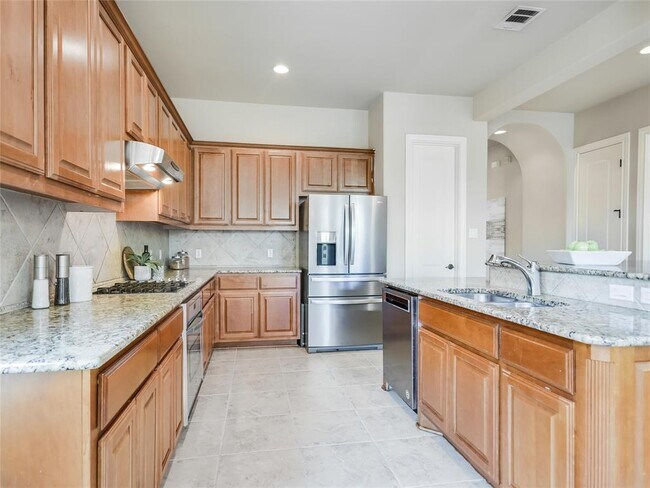 Building Photo - 2305 Gilia Dr