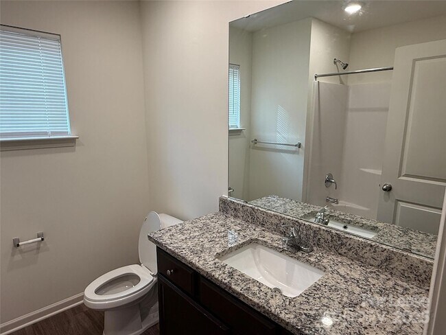 Building Photo - 2025 Oakdale Rd