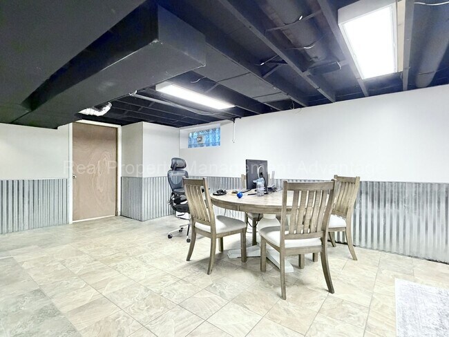 Building Photo - 3 Bed/2.5 Bath - Cape Cod Charm with Modern Comforts Throughout