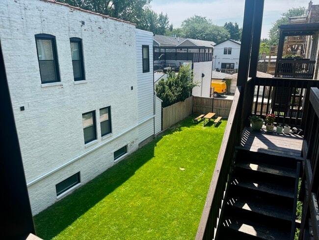 Building Photo - 5315 N Damen Ave